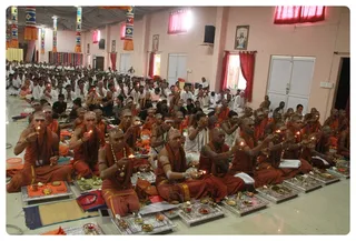 Arathi By Swamis and Brahmacharis of Nithyananda order