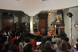 http://nithyananda.org/sites/default/files/photo-gallery/IMG_8801.JPG