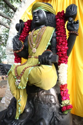 http://nithyananda.org/sites/default/files/photo-gallery/IMG_9119.JPG