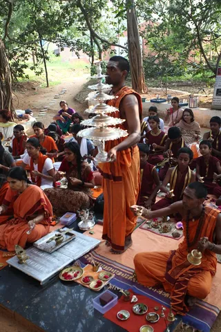http://nithyananda.org/sites/default/files/photo-gallery/IMG_9314.JPG