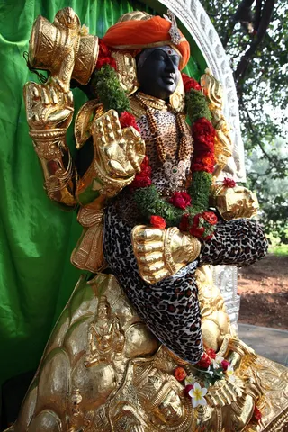http://nithyananda.org/sites/default/files/photo-gallery/IMG_9492.JPG