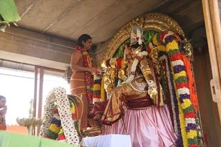 Swamiji shows Arathi to Nithyanandeswara and Nithyanandeswari