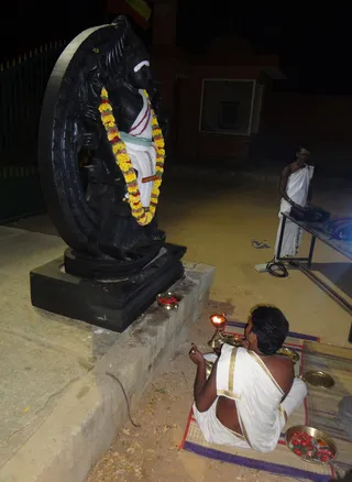 http://nithyananda.org/sites/default/files/photo-gallery/Kala%20Bahairava1.jpg