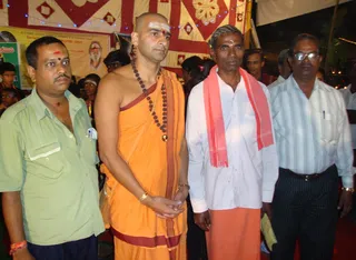 http://nithyananda.org/sites/default/files/photo-gallery/Maharaj.jpg