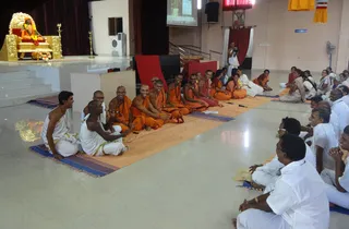 Ashramites Welcoming all the Devotees