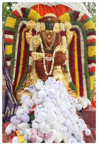 Gurumudi offered to Dakshinamurthy