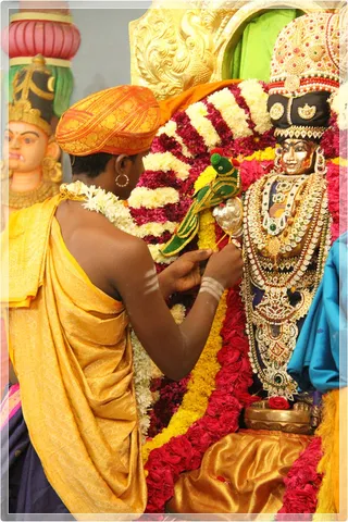 https://www.nithyananda.org/sites/default/files/photo-gallery/Nithyananda_Swami-1-9-13%20%2818%29.JPG