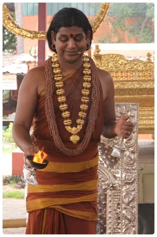 http://nithyananda.org/sites/default/files/photo-gallery/Nithyananda_Swami-13-6-135.JPG
