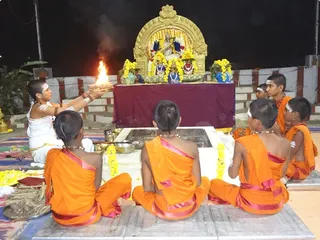 https://nithyananda.org/sites/default/files/photo-gallery/Nithyananda_Swami-19-12-13-1%20%2819%29.JPG?1387691944