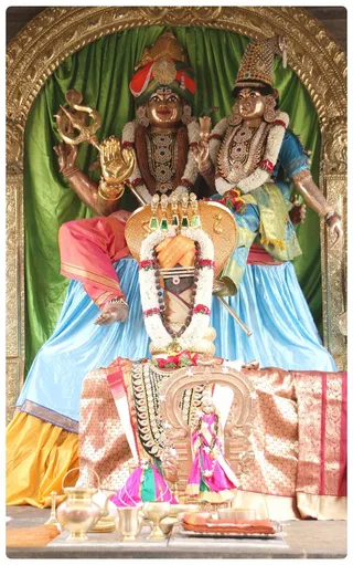 Sri Nithyanandeswara and Nithyanandeswari