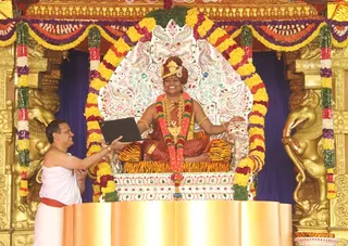 https://nithyananda.org/sites/default/files/photo-gallery/Nithyananda_Swami-27-dec-2013-2%20%2813%29.JPG