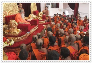 Atal Akhada Acharya Mahamandaleshwar, Shukdevanandji and Swamiji with Gurukul Children.