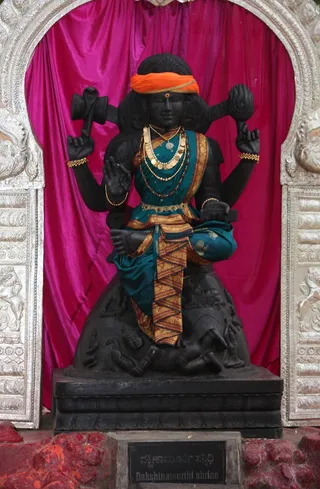 http://nithyananda.org/sites/default/files/photo-gallery/Nithyananda_Swami_0603138.JPG
