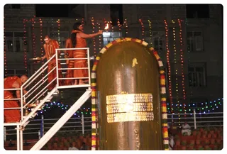 Beautiful view of the Ananda linga in full alankar receiving the holy abhishekam from Swamiji on this holy day.