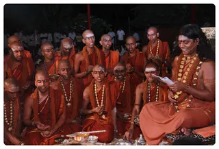 Swamiji conducts Viraja homa, which is part of the Sanyas initition.