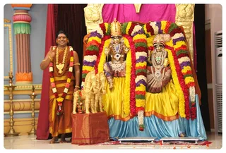 Swamiji Blessing With Meenakshi and Sundereswara in Turning Wolf in to Horse Leela.