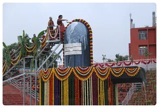 http://nithyananda.org/sites/default/files/photo-gallery/Nithyananda_Swami_Gurupurnima_2013%20%2814%29.JPG
