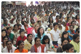 1000's of Devotees Gathered to get offer Biksha and Get Blessings