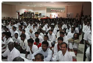 http://nithyananda.org/sites/default/files/photo-gallery/Nithyananda_Swami_Gurupurnima_2013%20%2824%29.JPG