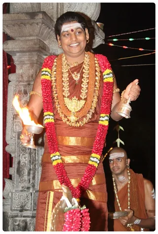 swamiji Givimg Arathi to Nithyanandeswara and Nithyanandeswari