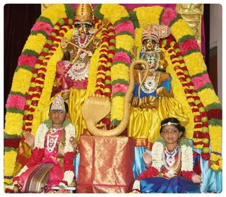 Meenakshi and Sundareswara in Naagam Yeieadu Leelai