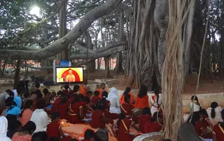 http://nithyananda.org/sites/default/files/photo-gallery/PadukaPuja.jpg