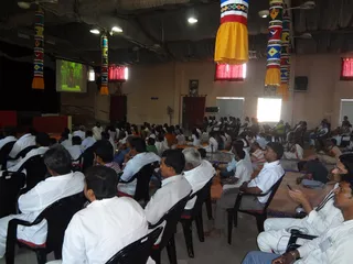 Devotees Watching Swamis Parabakthi Discourse