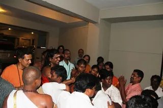 http://nithyananda.org/sites/default/files/photo-gallery/Public%20blessings%202.JPG