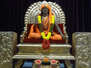 http://nithyananda.org/sites/default/files/photo-gallery/Swami_7.jpg