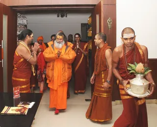 Swamiji Welcoming Mahamandaleshwar of Nirvani Akada - Sri Swami Maheshwaranandapuri of om ashram.