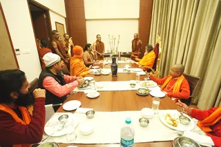 Swamiji and Maheshwaranandapuri swami during Lunch.