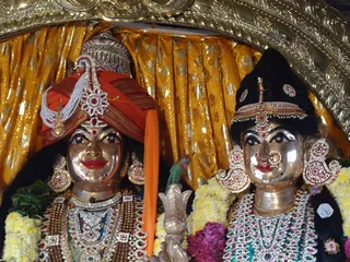 Nithyanandeswara and Nithyanandeswari Close View