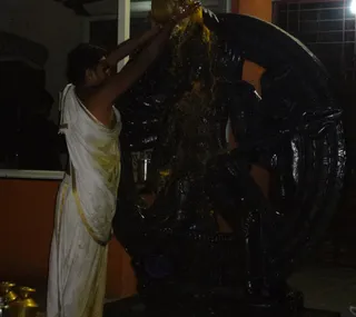 http://nithyananda.org/sites/default/files/photo-gallery/Turmeric-abishekam.jpg