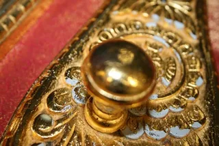 http://nithyananda.org/sites/default/files/photo-gallery/Vibhuti%20on%20Paduka%20%202.jpg
