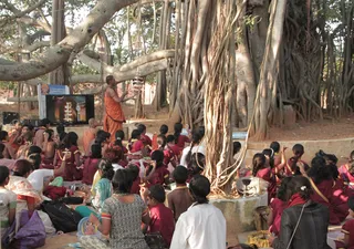 http://nithyananda.org/sites/default/files/photo-gallery/arathi-3.jpg