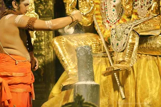 http://nithyananda.org/sites/default/files/photo-gallery/batch_2018-09Sep-29-nithyananda-diary_bengaluru-aadheenam_uttamotama-seva_7T9A8052.JPG