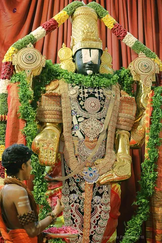 http://nithyananda.org/sites/default/files/photo-gallery/batch_2018-09Sep-29-nithyananda-diary_bengaluru-aadheenam_uttamotama-seva_7T9A8063.JPG