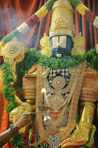 http://nithyananda.org/sites/default/files/photo-gallery/batch_2018-09Sep-29-nithyananda-diary_bengaluru-aadheenam_uttamotama-seva_7T9A8081.JPG