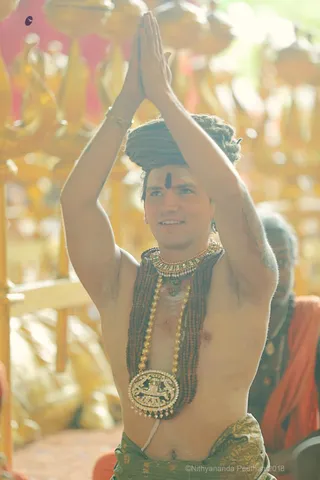 http://nithyananda.org/sites/default/files/photo-gallery/batch_2018-09Sep-29-nithyananda-diary_bengaluru-aadheenam_uttamotama-seva_7T9A8141.JPG