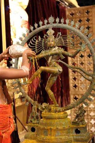 http://nithyananda.org/sites/default/files/photo-gallery/batch_2018-12Dec-23-nithyananda-diary_bengaluru-aadheenam_uttamotama-seva_7T9A9000.JPG