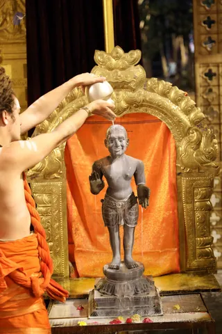 http://nithyananda.org/sites/default/files/photo-gallery/batch_2018-12Dec-23-nithyananda-diary_bengaluru-aadheenam_uttamotama-seva_7T9A9009.JPG