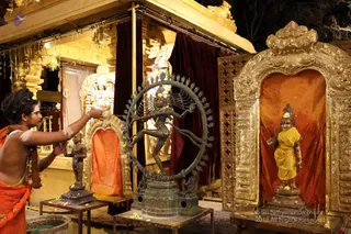 http://nithyananda.org/sites/default/files/photo-gallery/batch_2018-12Dec-23-nithyananda-diary_bengaluru-aadheenam_uttamotama-seva_7T9A9012.JPG