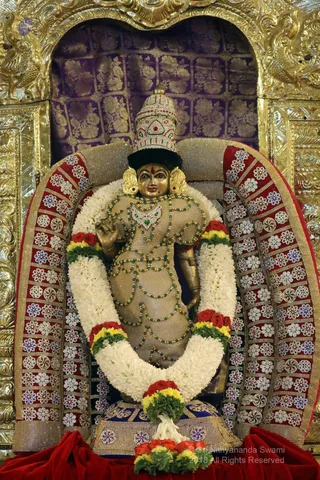 http://nithyananda.org/sites/default/files/photo-gallery/batch_2018-12Dec-23-nithyananda-diary_bengaluru-aadheenam_uttamotama-seva_7T9A9081.JPG