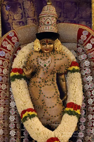 http://nithyananda.org/sites/default/files/photo-gallery/batch_2018-12Dec-23-nithyananda-diary_bengaluru-aadheenam_uttamotama-seva_7T9A9114.JPG