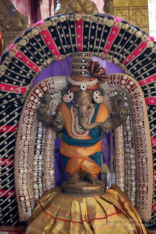 http://nithyananda.org/sites/default/files/photo-gallery/batch_2018-12Dec-24-nithyananda-diary_bengaluru-aadheenam_uttamotama-seva_7T9A9313.JPG