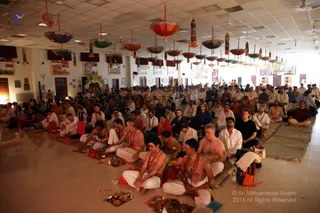 http://nithyananda.org/sites/default/files/photo-gallery/batch_2018-12Dec-25-nithyananda-diary_bengaluru-aadheenam_uttamotama-seva_7T7A9458.JPG