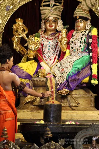 http://nithyananda.org/sites/default/files/photo-gallery/batch_2018-12Dec-25-nithyananda-diary_bengaluru-aadheenam_uttamotama-seva_7T9A9437.JPG