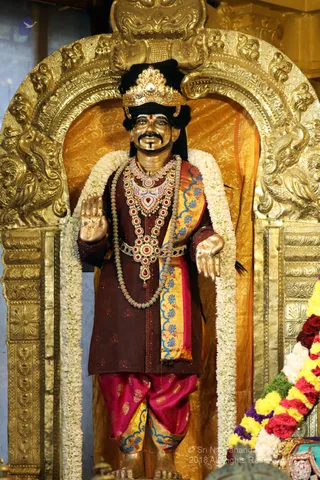 http://nithyananda.org/sites/default/files/photo-gallery/batch_2018-12Dec-25-nithyananda-diary_bengaluru-aadheenam_uttamotama-seva_7T9A9578.JPG