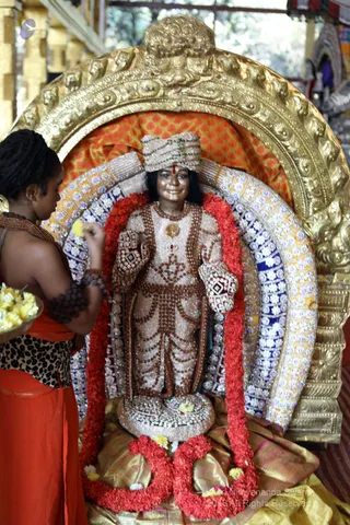 http://nithyananda.org/sites/default/files/photo-gallery/batch_2018-12Dec-26-nithyananda-diary_bengaluru-aadheenam_uttamotama-seva_7T9A0087.JPG