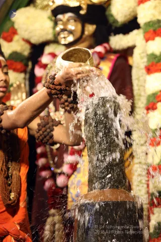 http://nithyananda.org/sites/default/files/photo-gallery/batch_2018-12Dec-26-nithyananda-diary_bengaluru-aadheenam_uttamotama-seva_7T9A9868.JPG